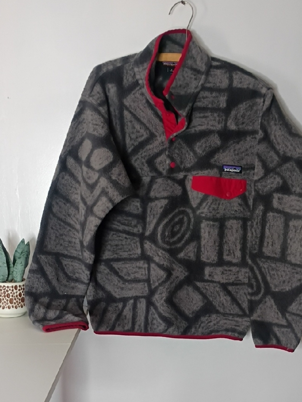 Patagonia Gray Pattern Snap-T Fleece Pullover with Red Trim mens small
